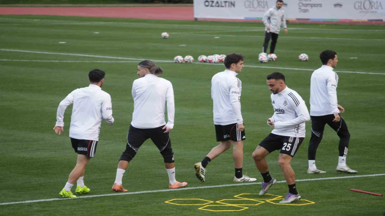 Beşiktaş, Antalyadaki kampında hazırlıklarını sürdürüyor