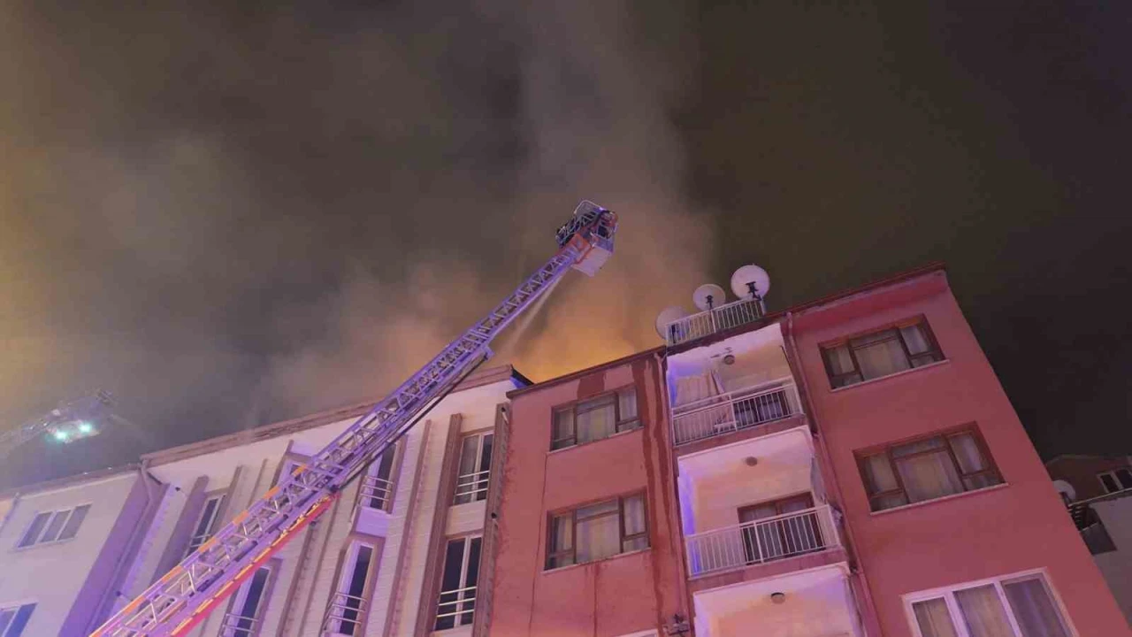 Burdurda 4 katlı binada korkutan yangın