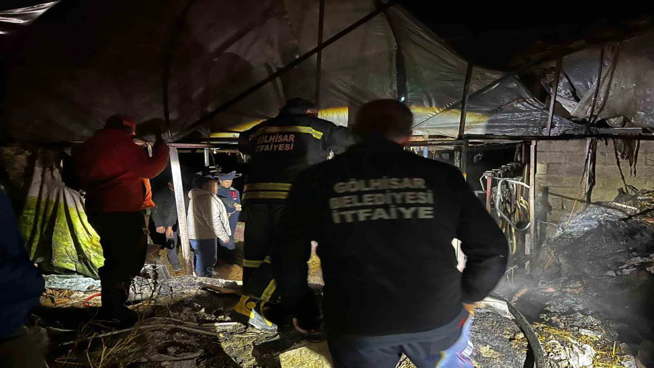 Burdurda ahır yangını korkuttu