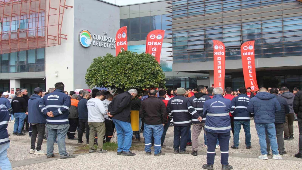 Çukurova Belediyesinde kriz: İşçiler alacakları için eylem yaptı