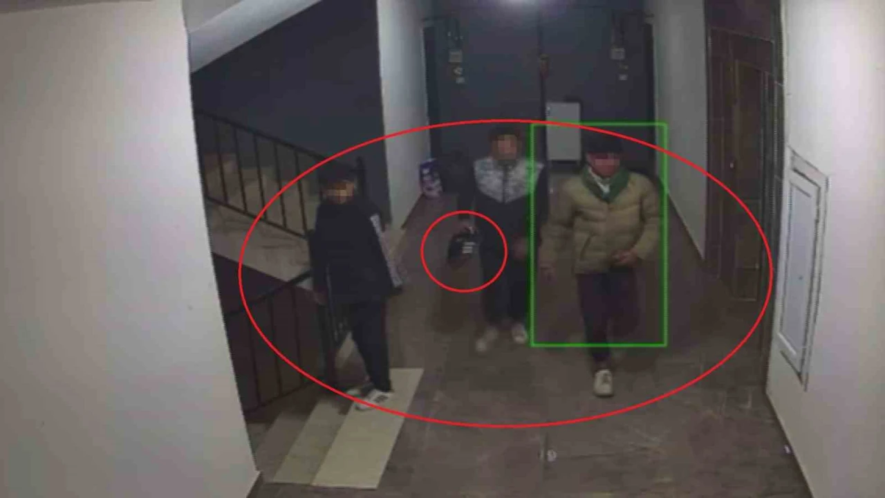 Daire önündeki ayakkabıları çaldılar