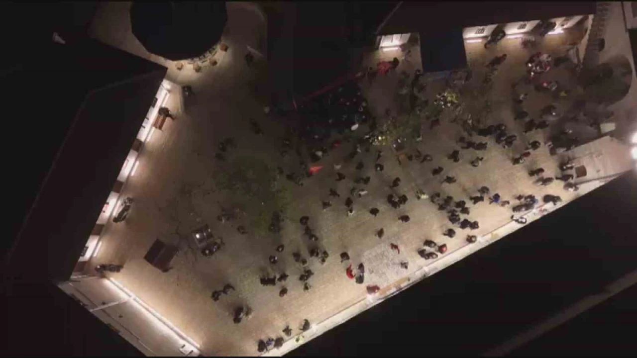 Depremin ardından Habibi Neccar Camiinde ilk Miraç Kandilinde eller semaya açıldı