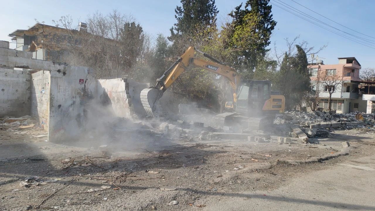 Erzine 47 yıldır hizmet eden sanayi sitesi yıkılıyor