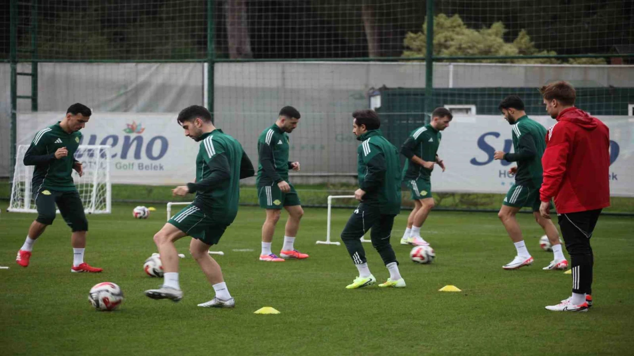 Esenler Erokspor, Antalyadaki devre arası çalışmalarını tamamladı