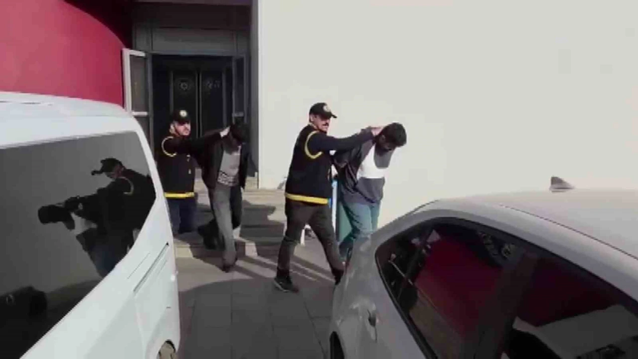 Farklı şehirlerden gelip sahte kimlikle Adanada kargo dolandırıcılığı yapmışlar: 2 tutuklama