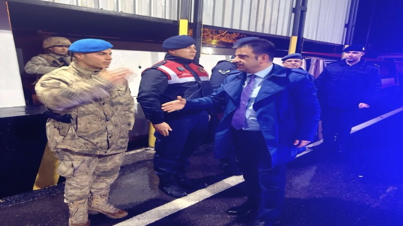 Gazipaşa Kaymakamı yılbaşı gecesinde görevli ekipleri yalnız bırakmadı