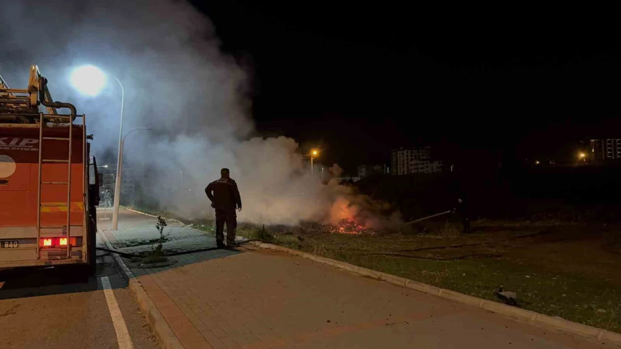 Gazipaşada çalılık yangını itfaiye ekiplerince söndürüldü