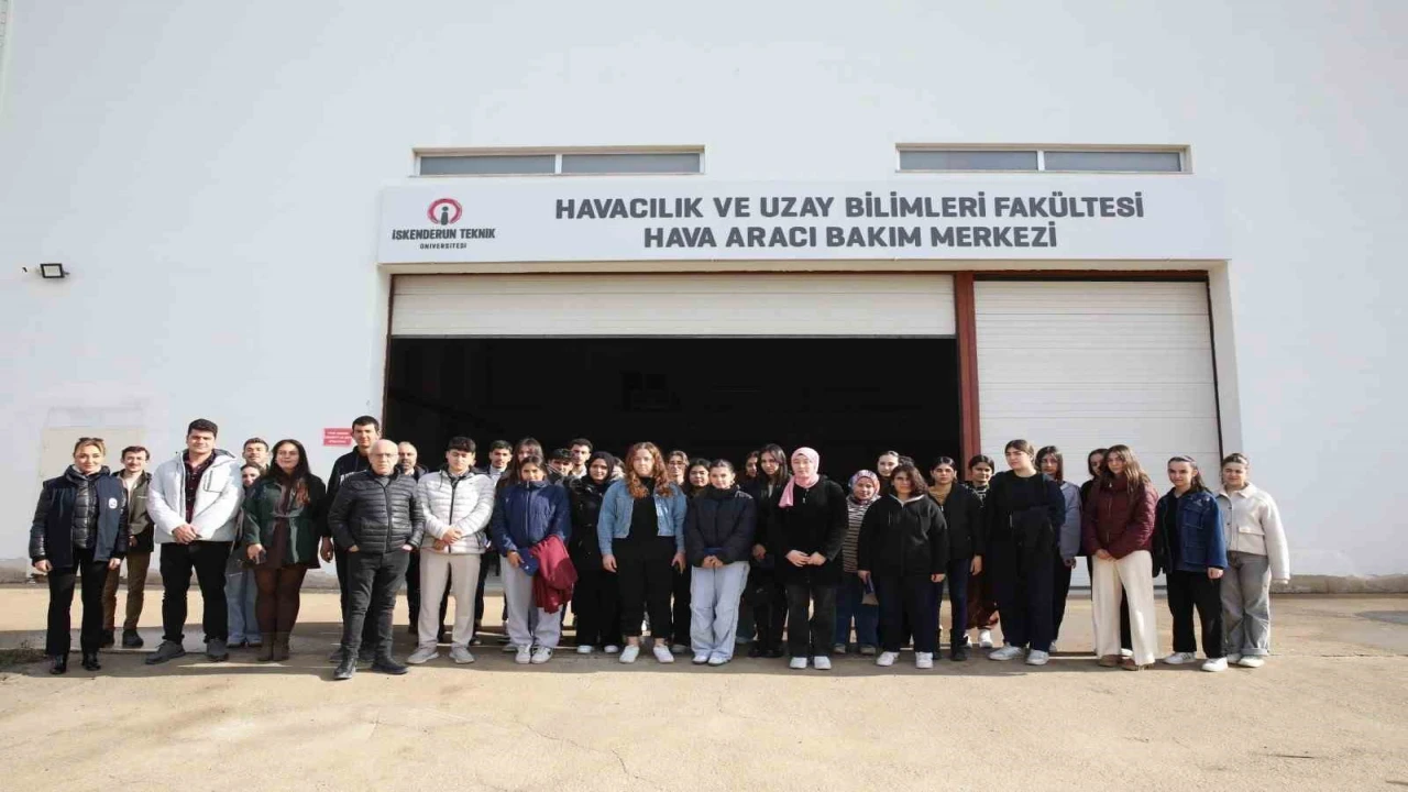 Hatay Büyükşehir Belediyesinin kariyer planlama gezileriyle lise öğrencileri üniversiteyi gezdi
