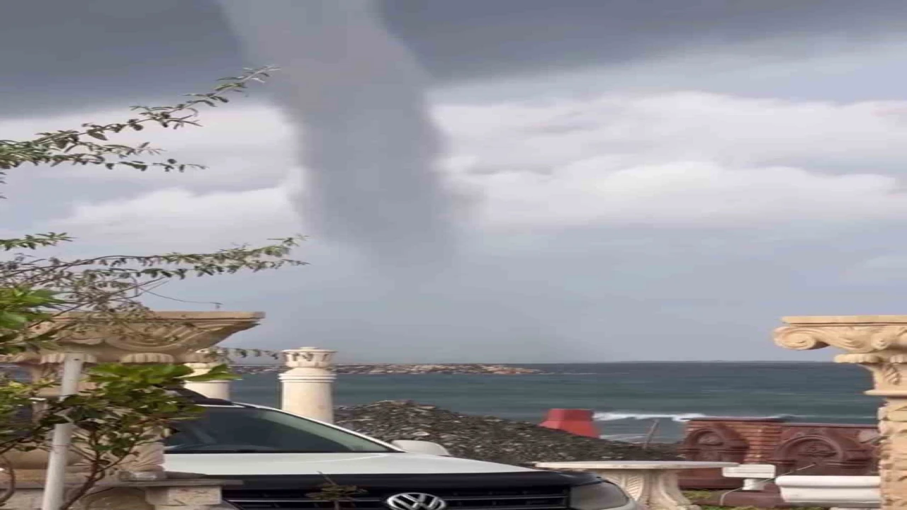 Hatayda denizde hortum oluştu