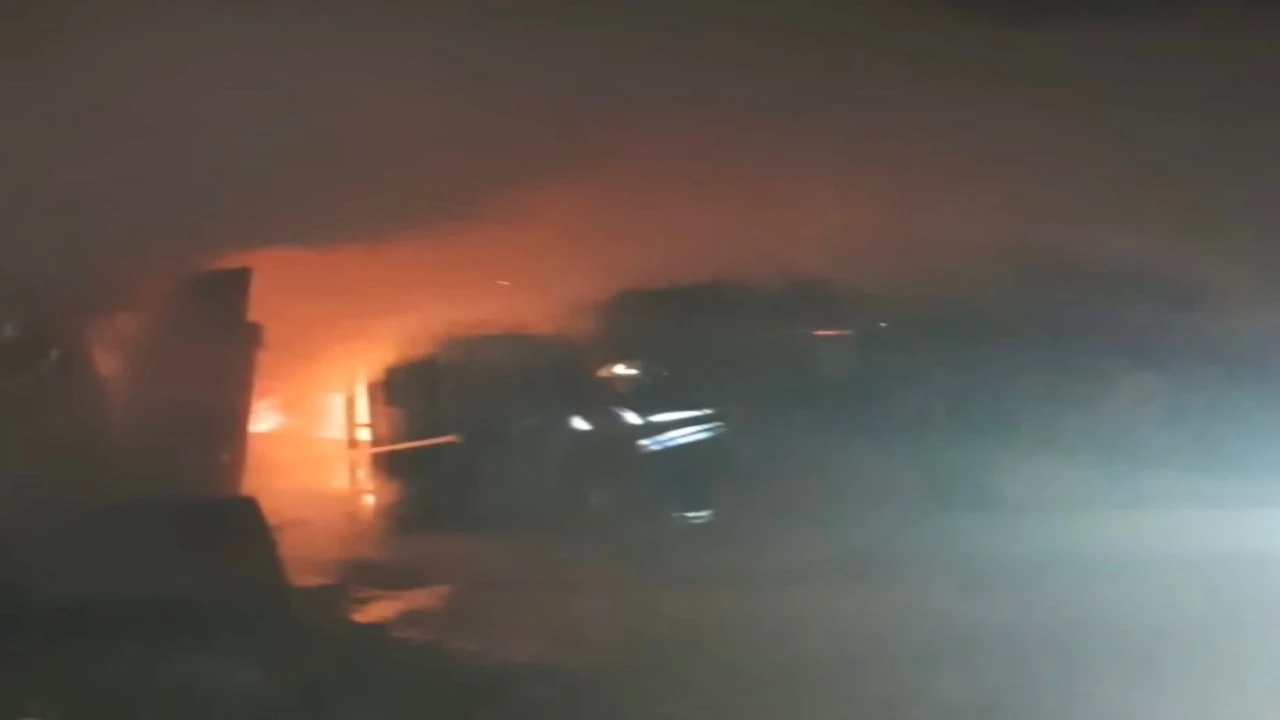 Hatayda konteyner alevlere teslim oldu