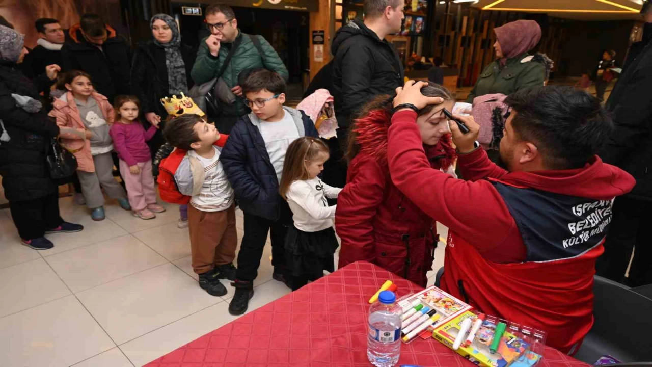 Isparta Belediyesinden karne şenlikleri