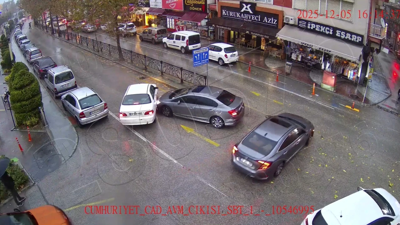 Ispartada dikkatsiz sürücülerin neden olduğu kazalar KGYS kameralarına yansıdı