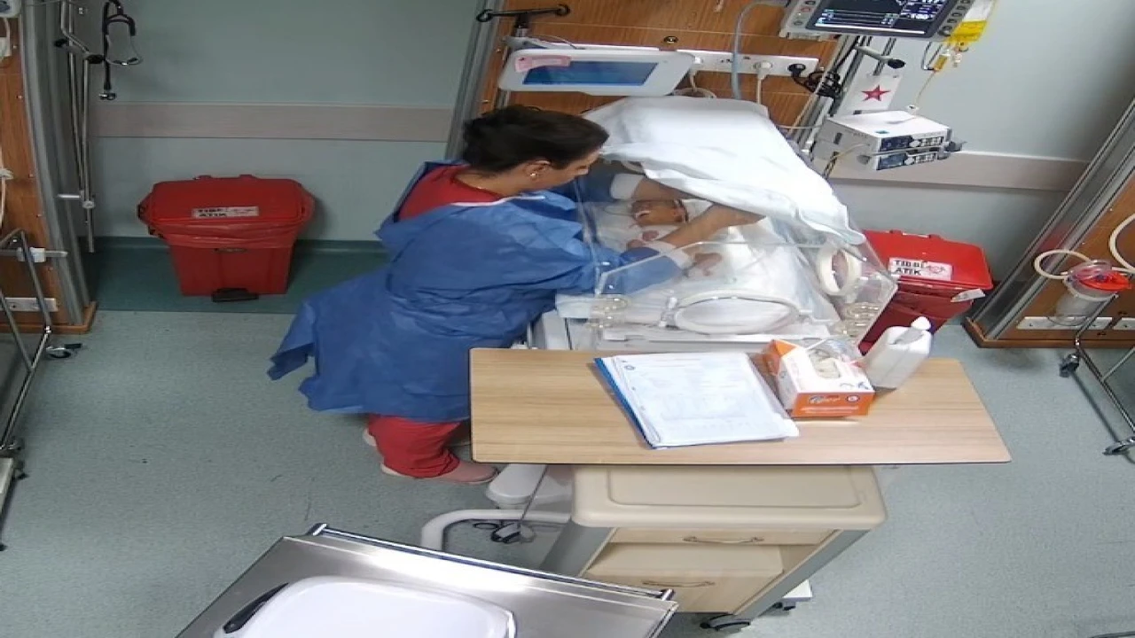 Kahramanmaraşta bebeği darbeden hemşire her yerde aranıyor