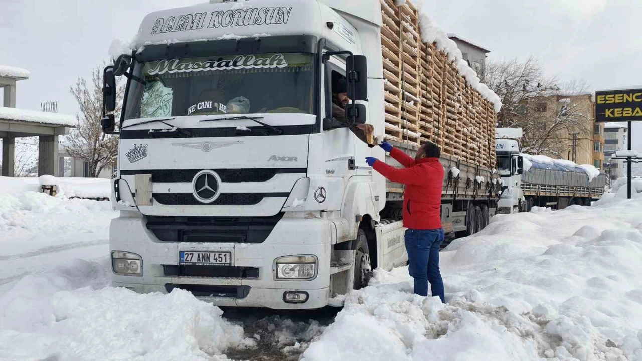 Kahramanmaraşta sürücülere çorba ikramı
