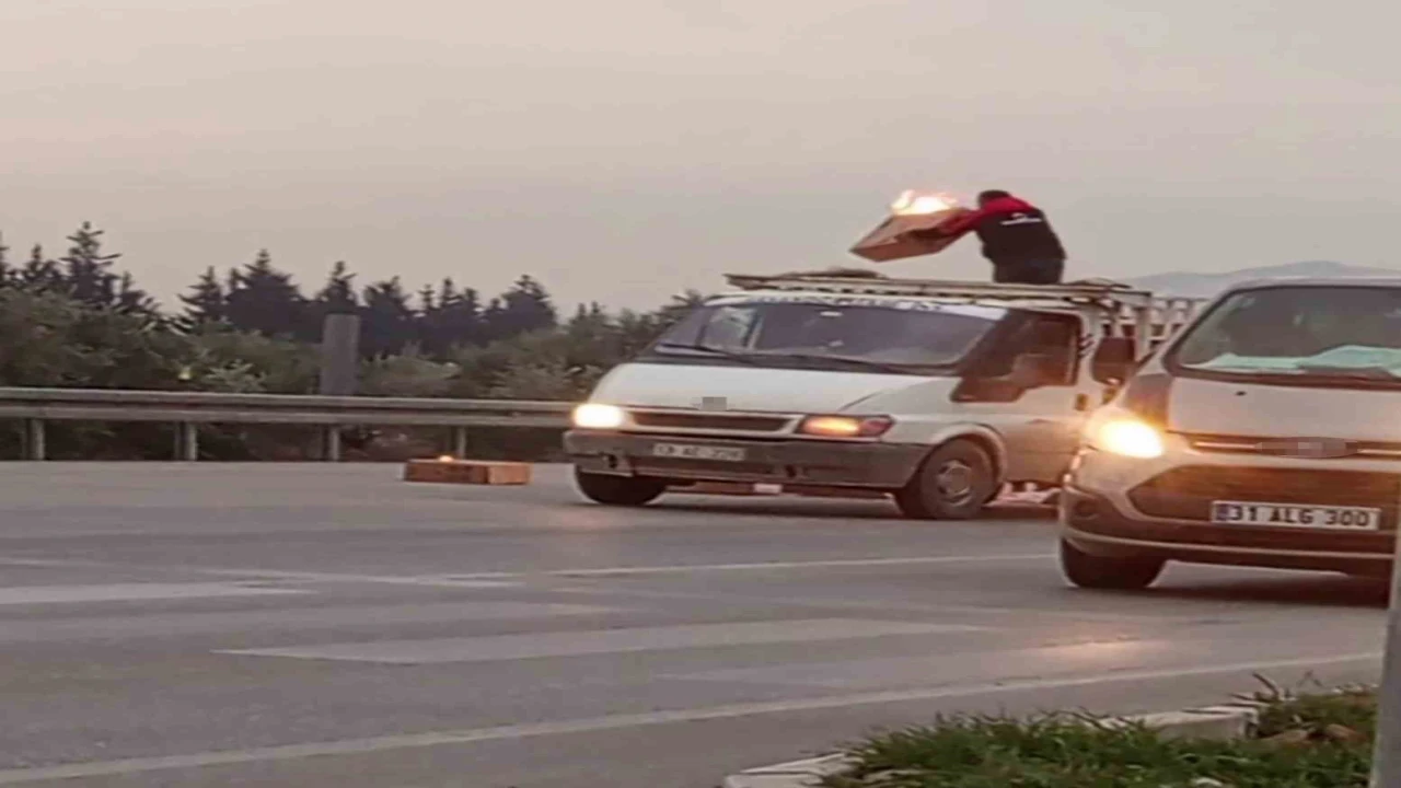 Kamyonetin alevlere teslim olmasının önüne sürücünün gayreti geçti