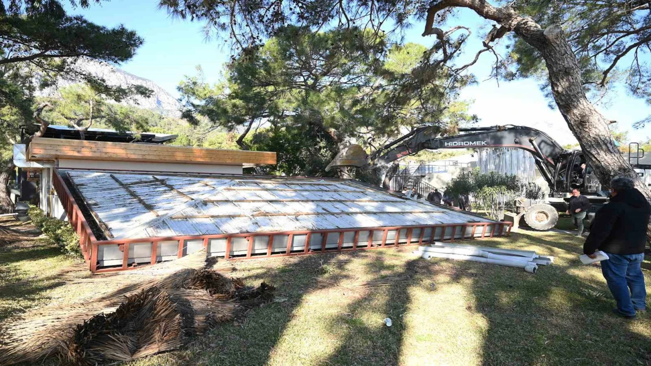 Kemerde kaçak yapıların yıkımı sürüyor