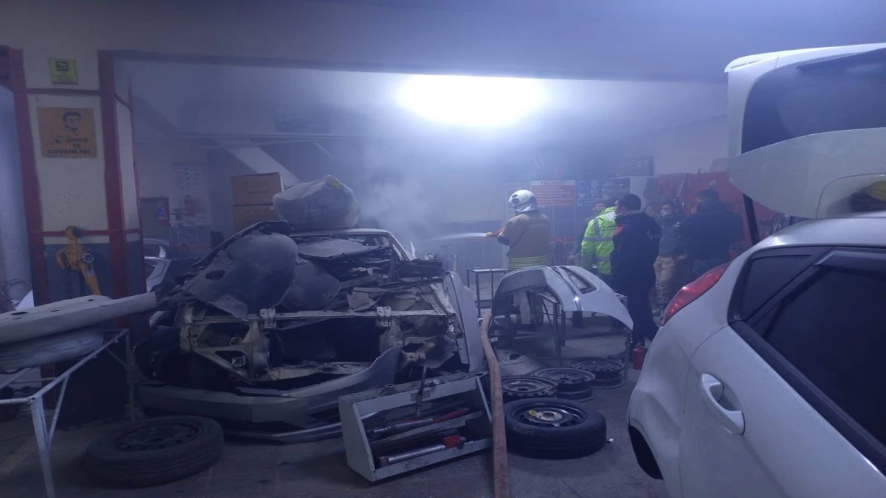 Kırıkhanda tamircide yangın