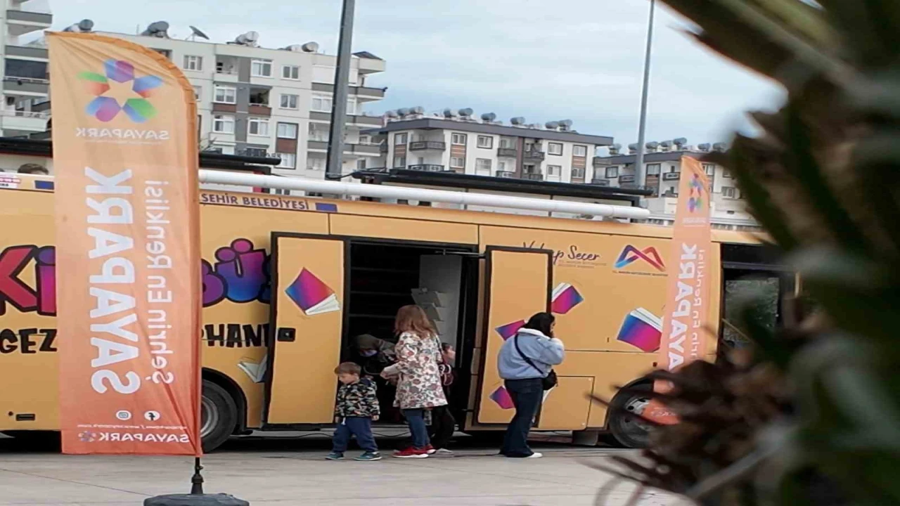 Kitaplar yola çıktı, durağı Sayapark oldu