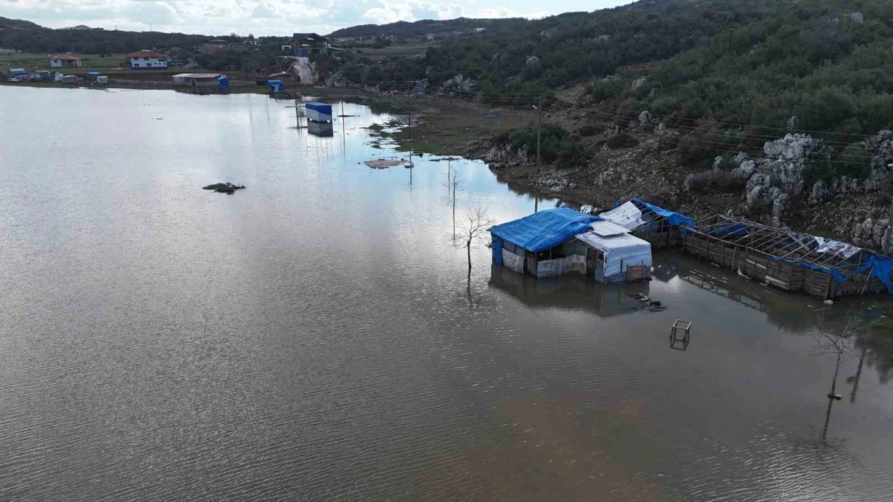 Kuraklıkla mücadele eden Hatayda bereketin simgesi Kızılgöl yeniden suyla doldu