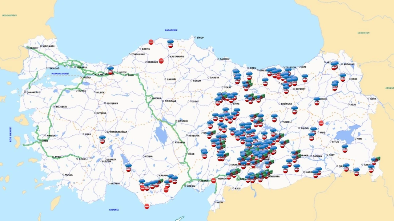 Kuvvetli kar yağışı ülkenin doğusunda ulaşımı felç etti