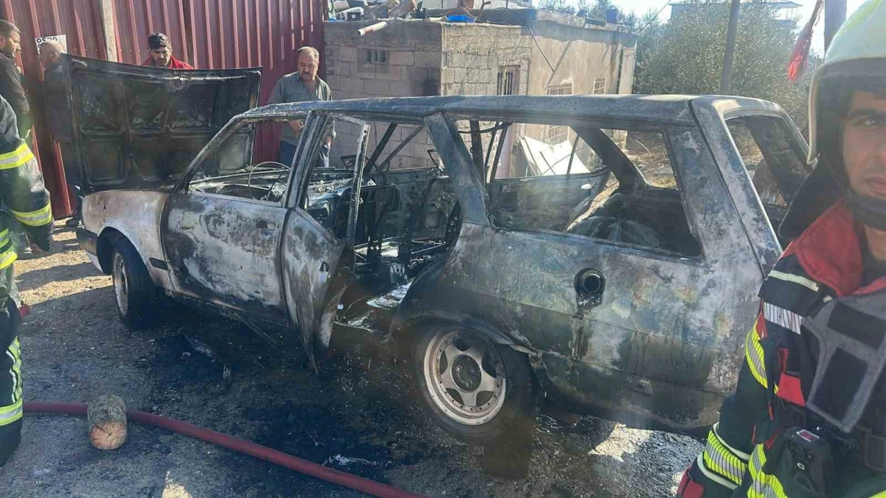 Mersinde bakım yapılan araç alev alarak yandı