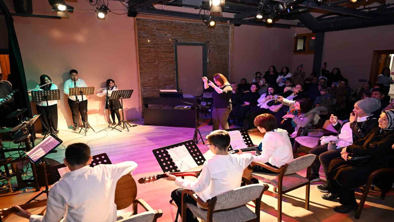 Mersinde çocuk kampüsü öğrencilerinden sanat şöleni