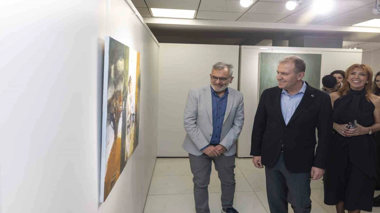 Mersinde Cumhuriyetin 102. yılına özel resim sergisi