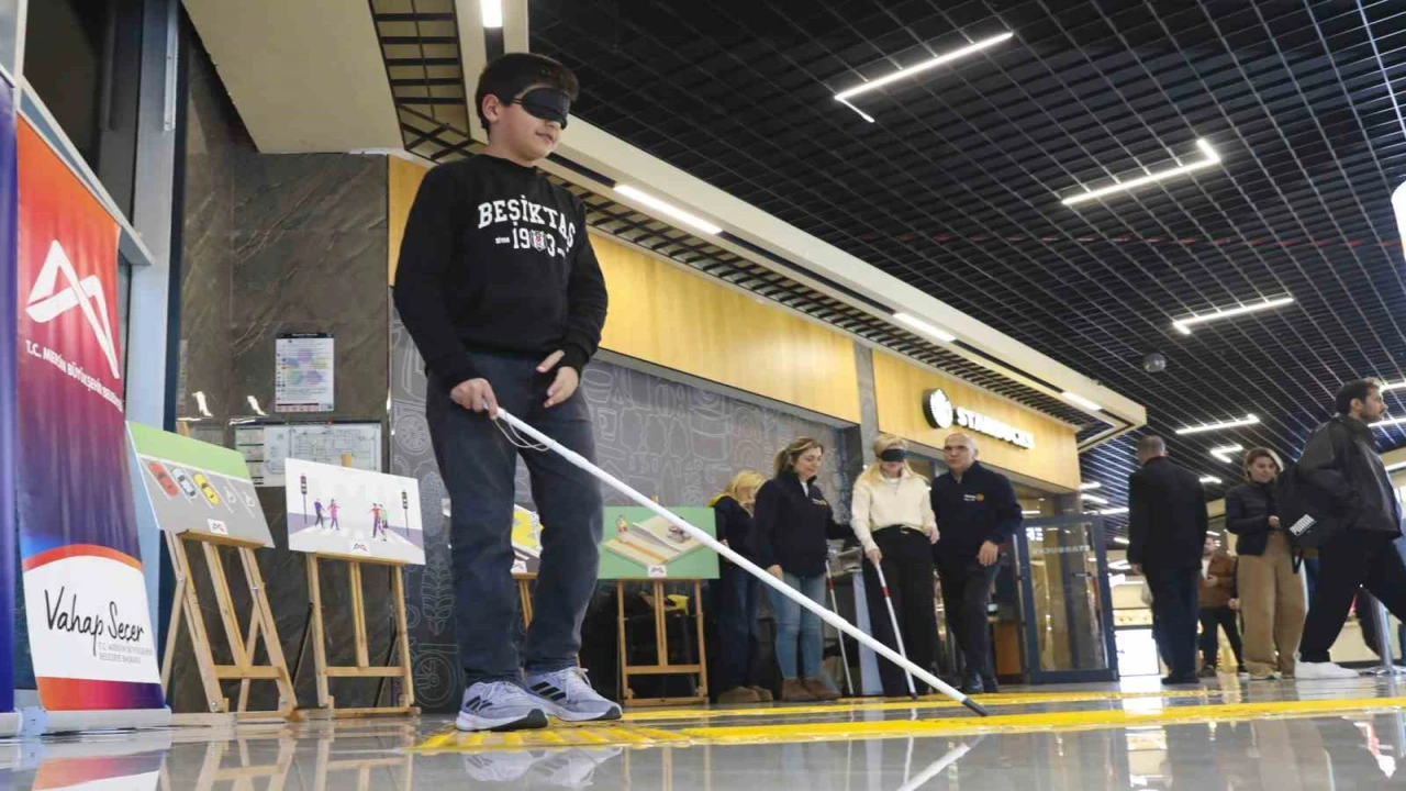 Mersinde görme engelliler için empati parkuru kuruldu