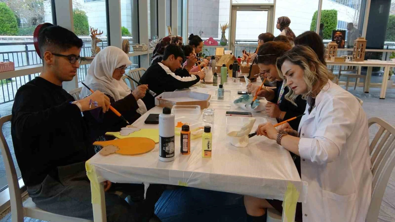 Mersinde hastalar ve sağlık çalışanları sanatta buluştu
