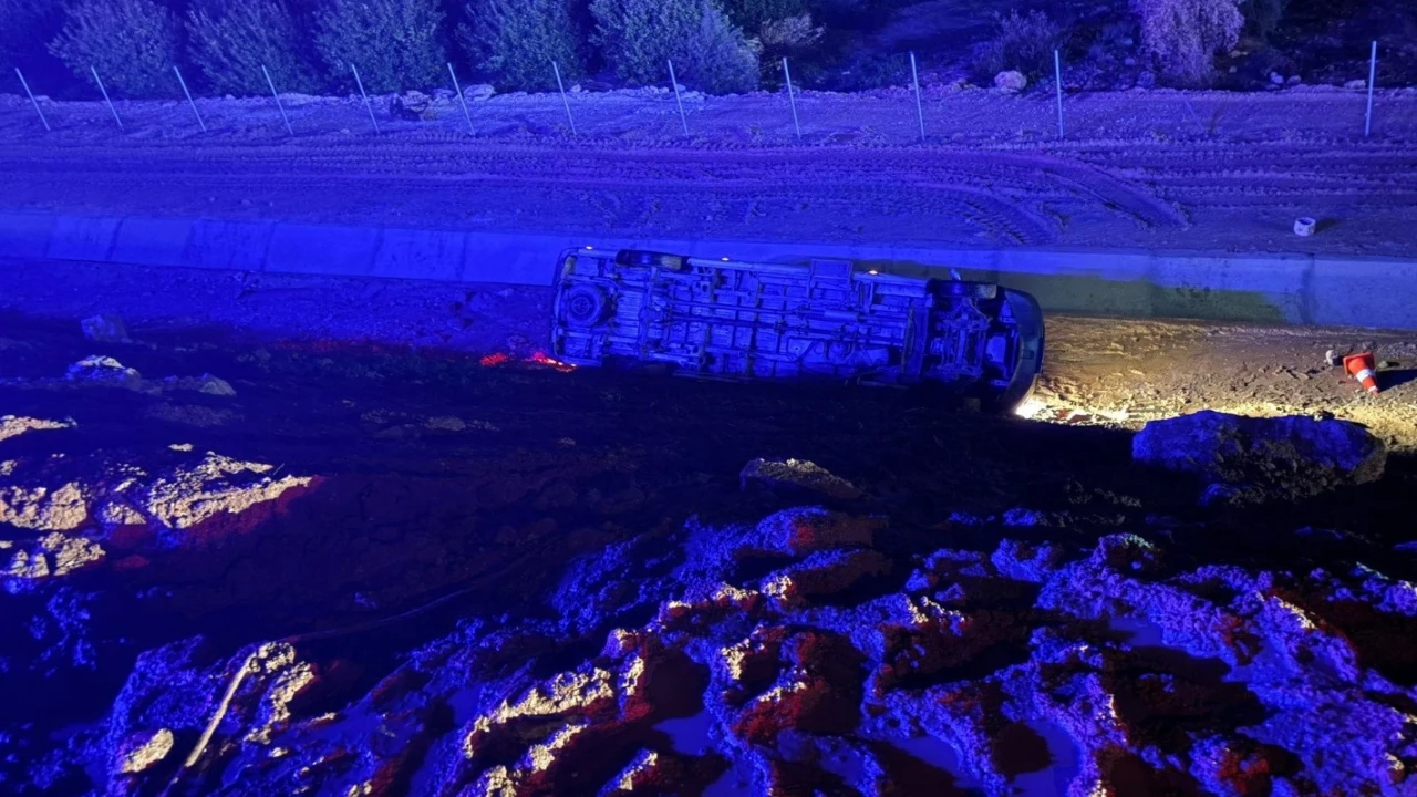 Mersinde işçi servisi uçuruma yuvarlandı: 13 yaralı