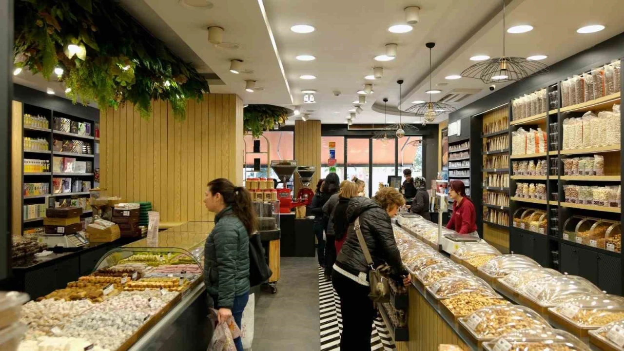 Musko Kuruyemiş, zengin ürün çeşitliliğiyle vatandaşların tercihi oluyor