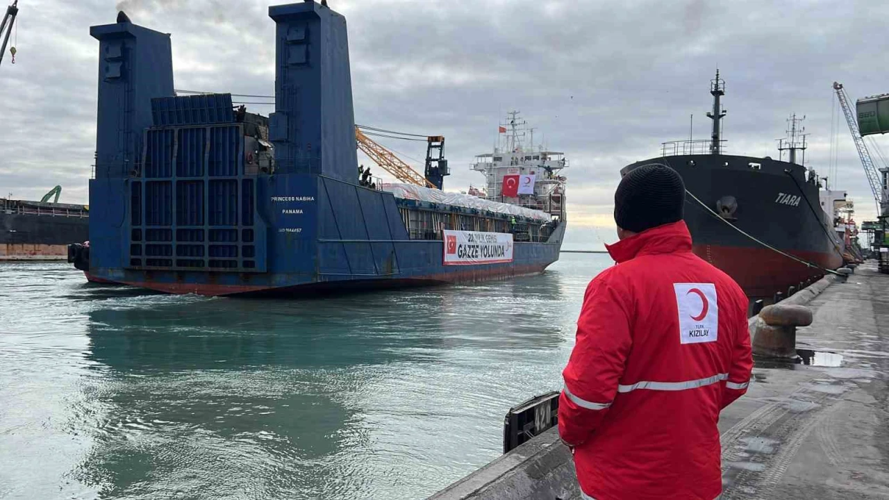 Türk Kızılayın 20. İyilik Gemisi Gazze için Mersinden yola çıktı