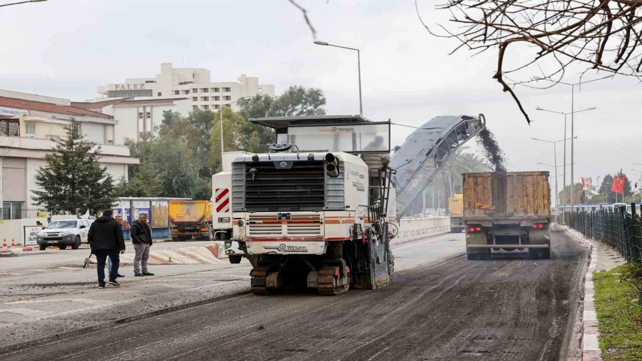 100. Yıl Bulvarında asfalt çalışmasının ikinci etabı da tamamlandı