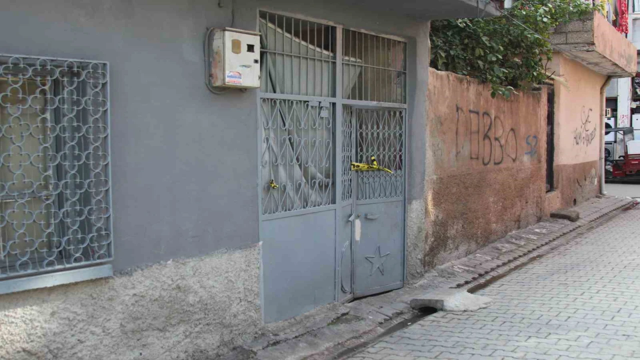 3 çocuk annesi eşini bıçaklayarak öldürdü, başında ağlayıp teslim oldu