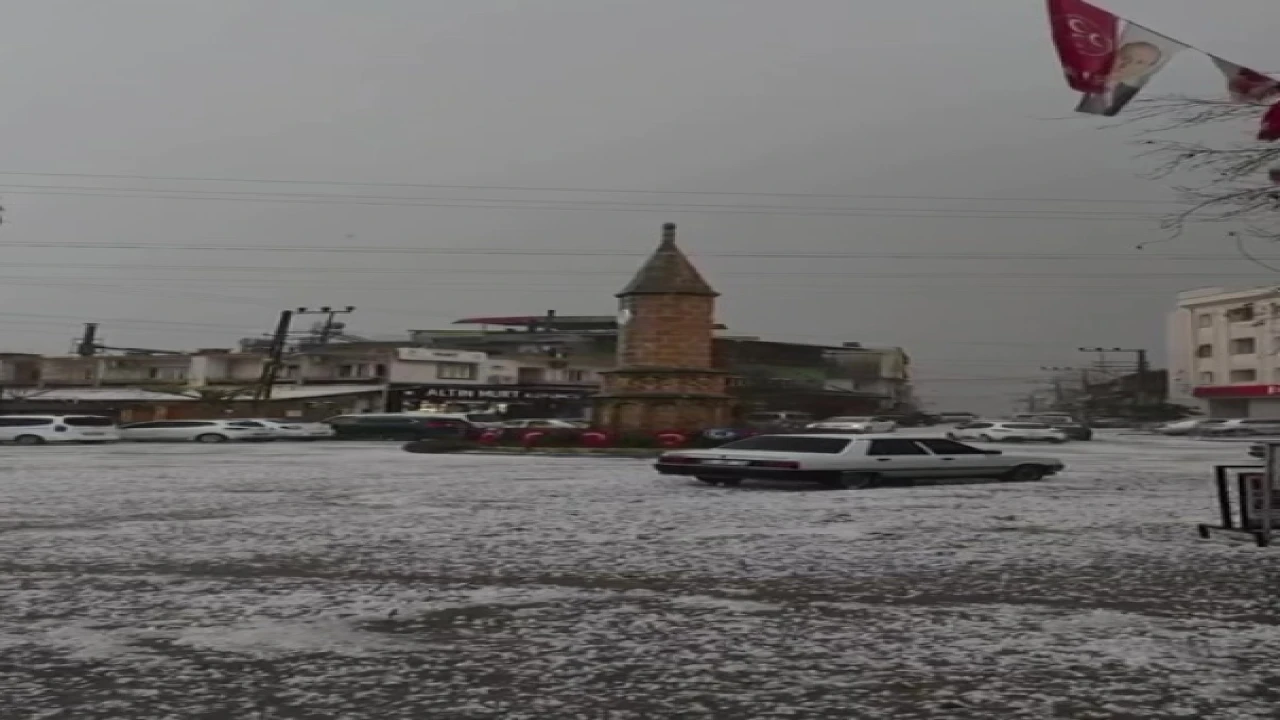 Adanada dolu yağışı etkili oldu