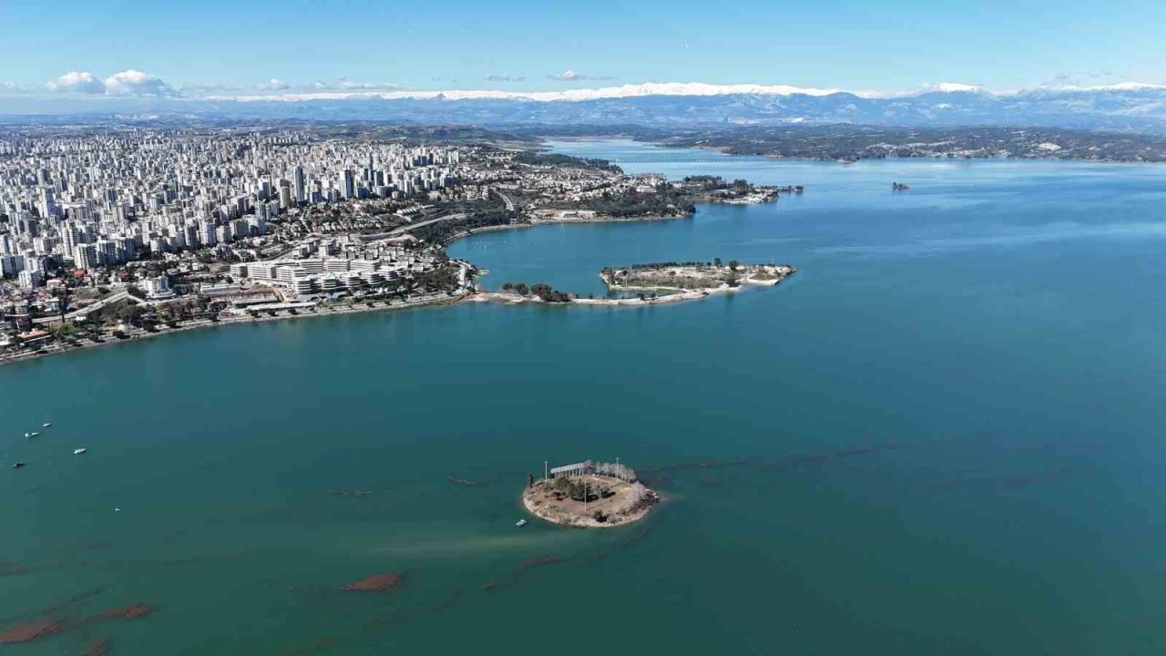 Adanada gölde su seviyesi yükseldi, Sevgi Adası yolu kayboldu