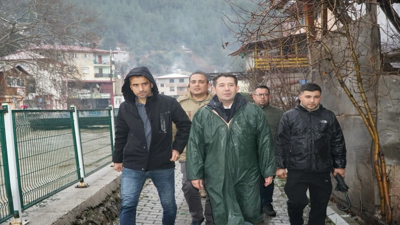 Adananın Feke, Saimbeyli ve Kozan ilçelerinde sel sonrası yoğun mesai