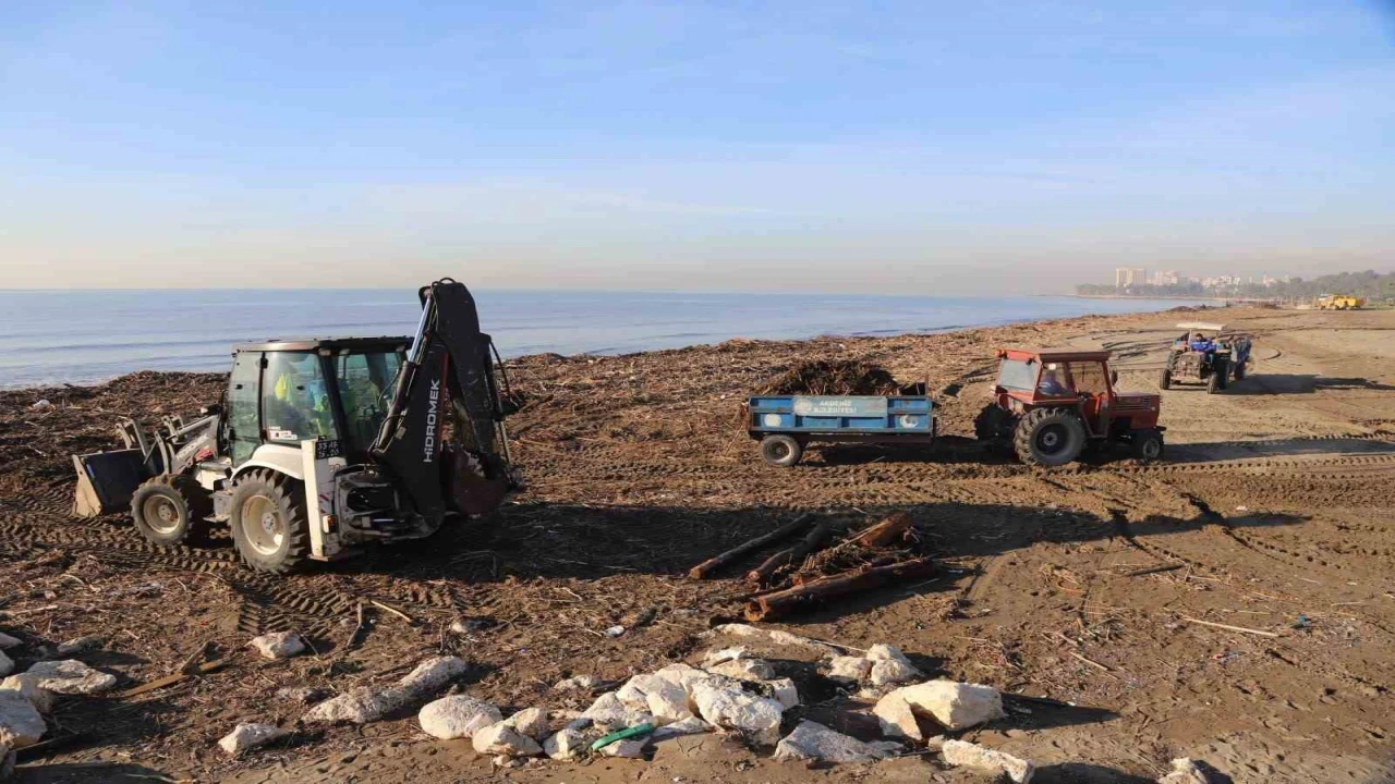 Akdeniz Belediyesinden sel sonrası yoğun çalışma