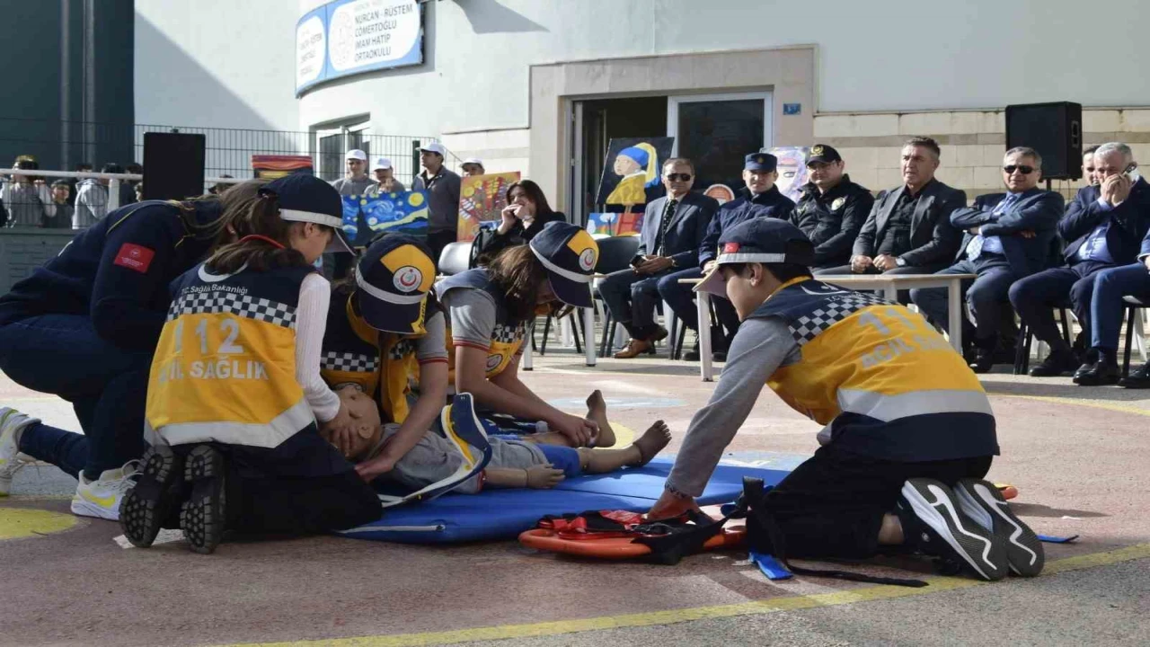 Aksuda öğrenciler ‘Sağlık Elçisi belgelerini aldı