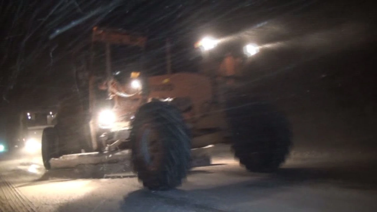 Alacabelde şiddetli yağmur kar yağışına döndü