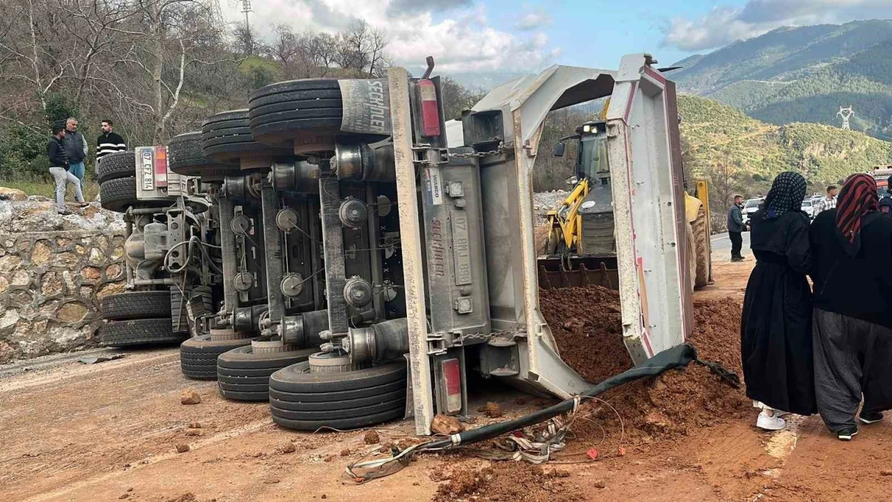 Alanyada 1 kişinin öldüğü kazada tır şoförü tutuklandı