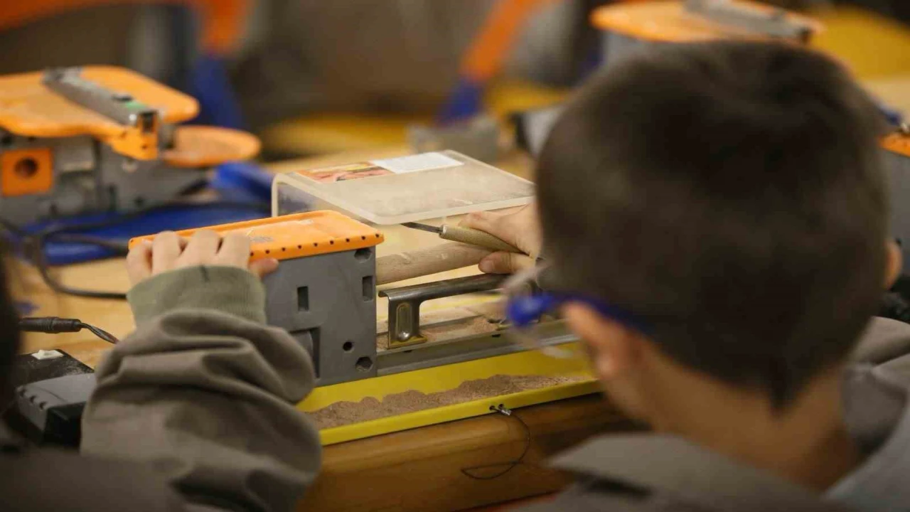 Antalya Bilim Merkezinde sömestir tatilinde üretim odaklı bilim kampları yapıldı