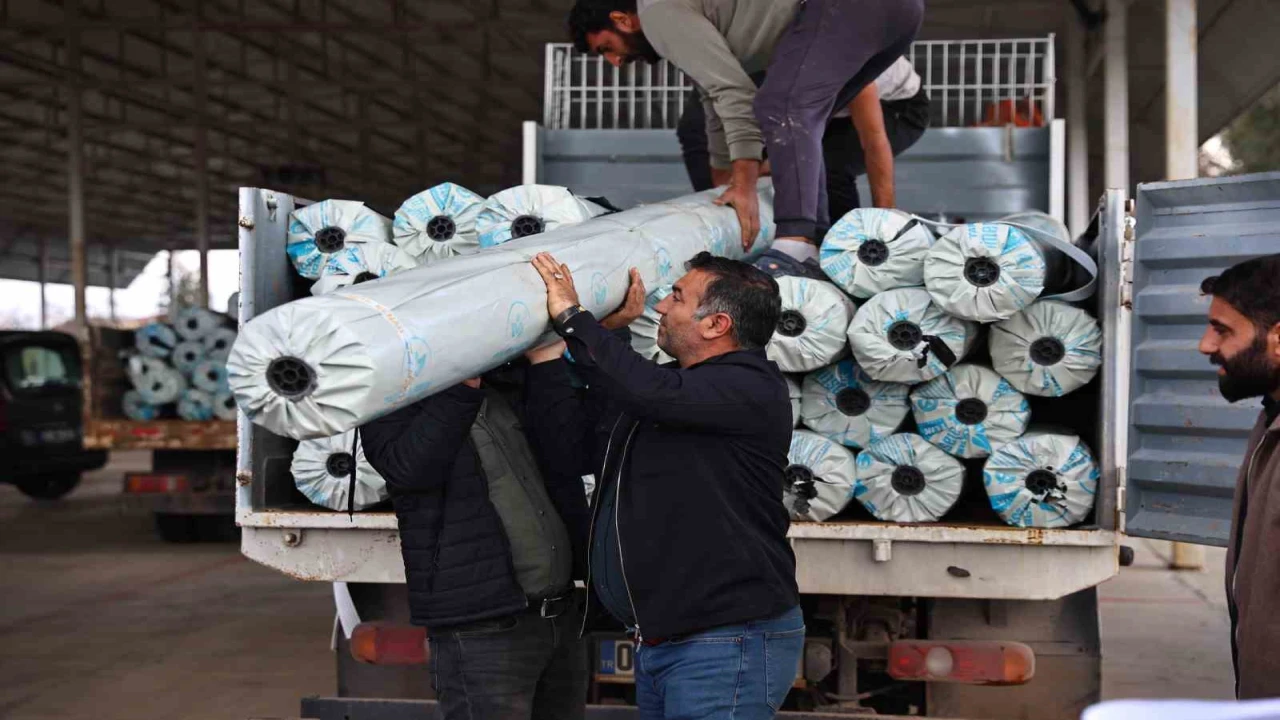 Antalya Büyükşehirden hortum ve yağıştan zarar gören çiftçilere destek