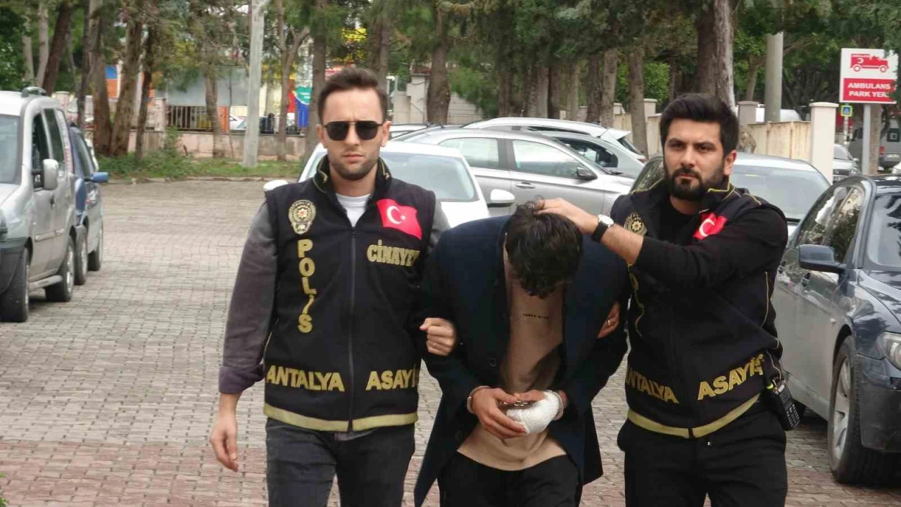 Antalyada 20 yerinden bıçaklayarak öldürdüğü gencin telefonunu foseptik çukuruna atmış