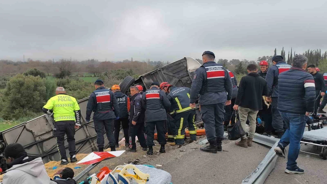 Antalyada trafik kazası: Ölü ve yaralılar var