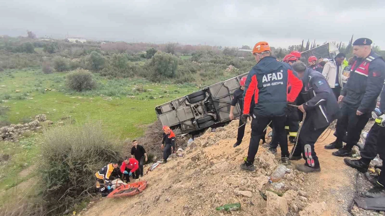 Antalyada yolcu otobüsü şarampole yuvarlandı: 8 ölü, 26 yaralı
