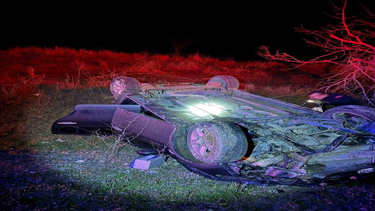 Bucakta otomobil takla attı: 2 yaralı