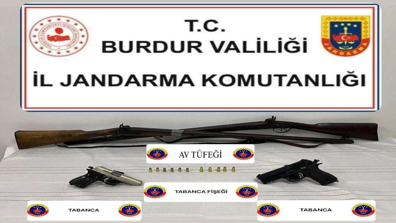 Burdurda çok sayıda ruhsatsız silah ve mühimmat ele geçirildi