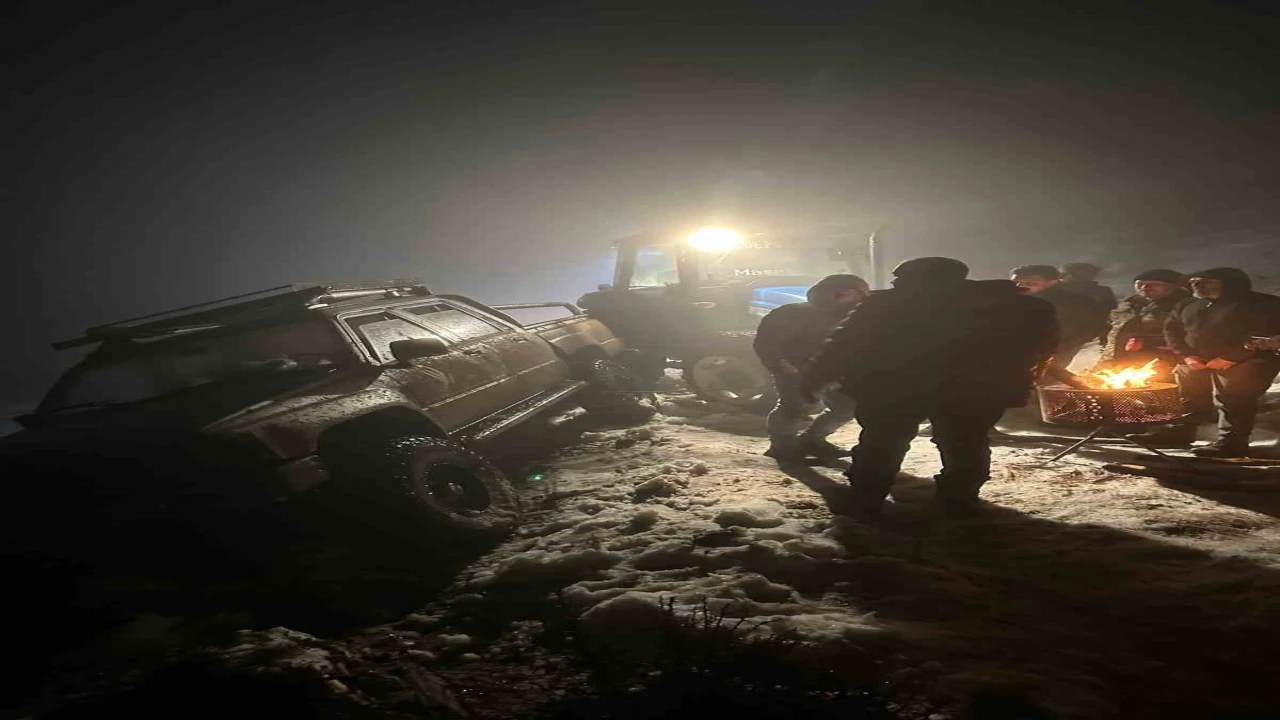 Burdurda dağda mahsur kalan 4 kişi kurtarıldı