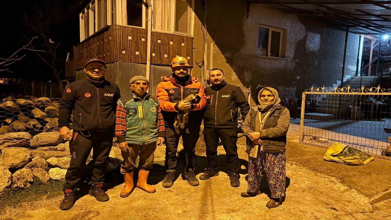 Burdurda kuyuya düşen oğlak ekipler tarafından kurtarıldı